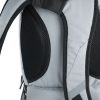 Detailansicht der Rückseite eines silbergrauen COOL*SAFE-Rucksacks mit schwarzen, gepolsterten Mesh-Rückenzonen und gepolsterten Trägern. Fokus liegt auf dem ergonomischen Rückenbereich.